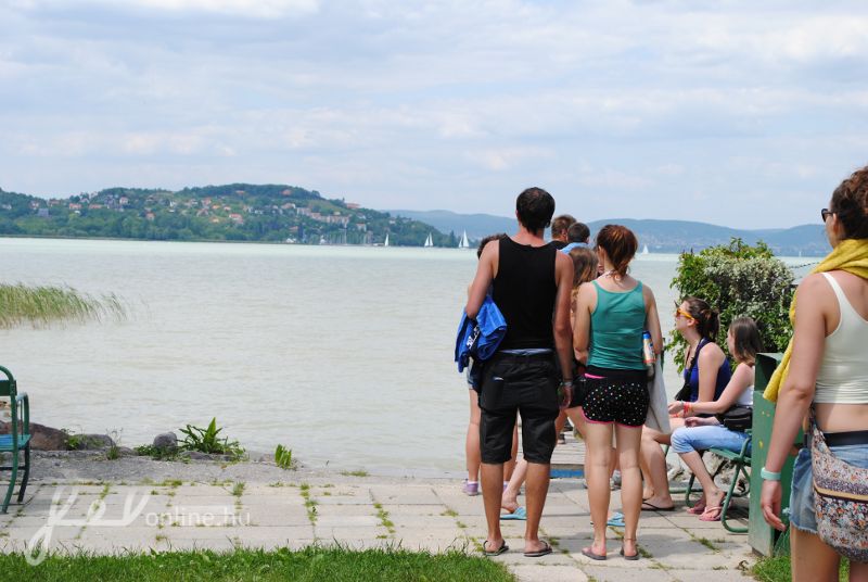 Társaság balatonnal